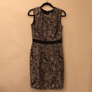 Carmen Marc Valvo dress size 6 black tan floral print lined textured sheath
